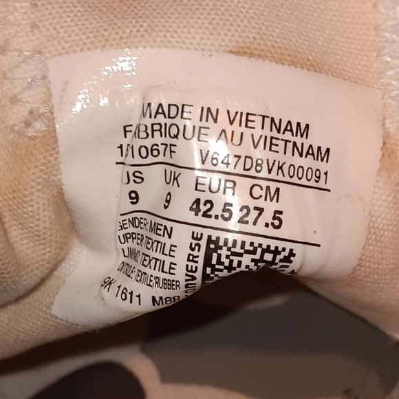 💜3/$24.00💜 White Converse Sneakers - Picture 5 of 5